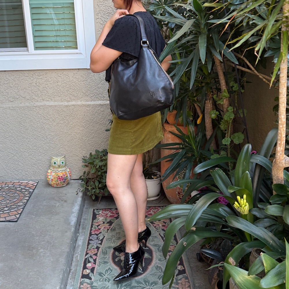 Black Linea Pelle Convertible Leather Shoulder Bag with Beautiful Details - Picture 2 of 16